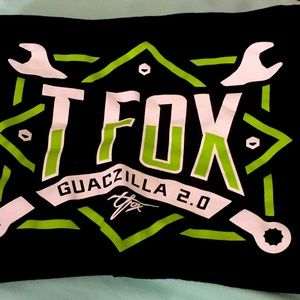 T fox black,green,white tee